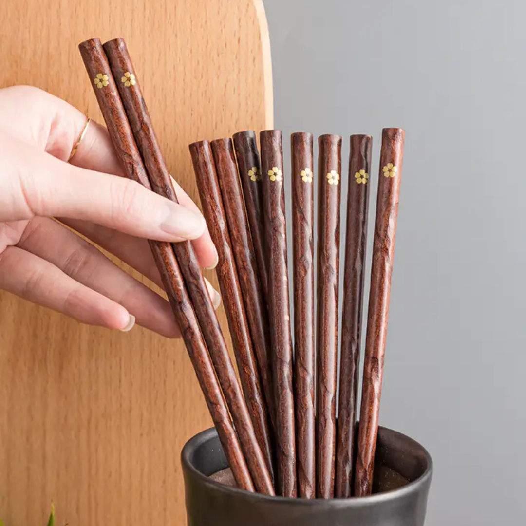 Hanami – Traditional Japanese Wooden Chopsticks, Golden Sakura Design