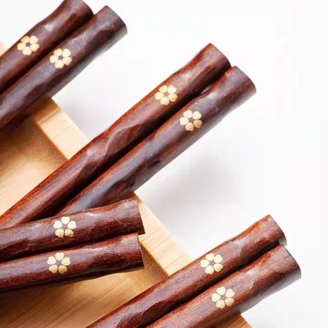 Hanami – Traditional Japanese Wooden Chopsticks, Golden Sakura Design