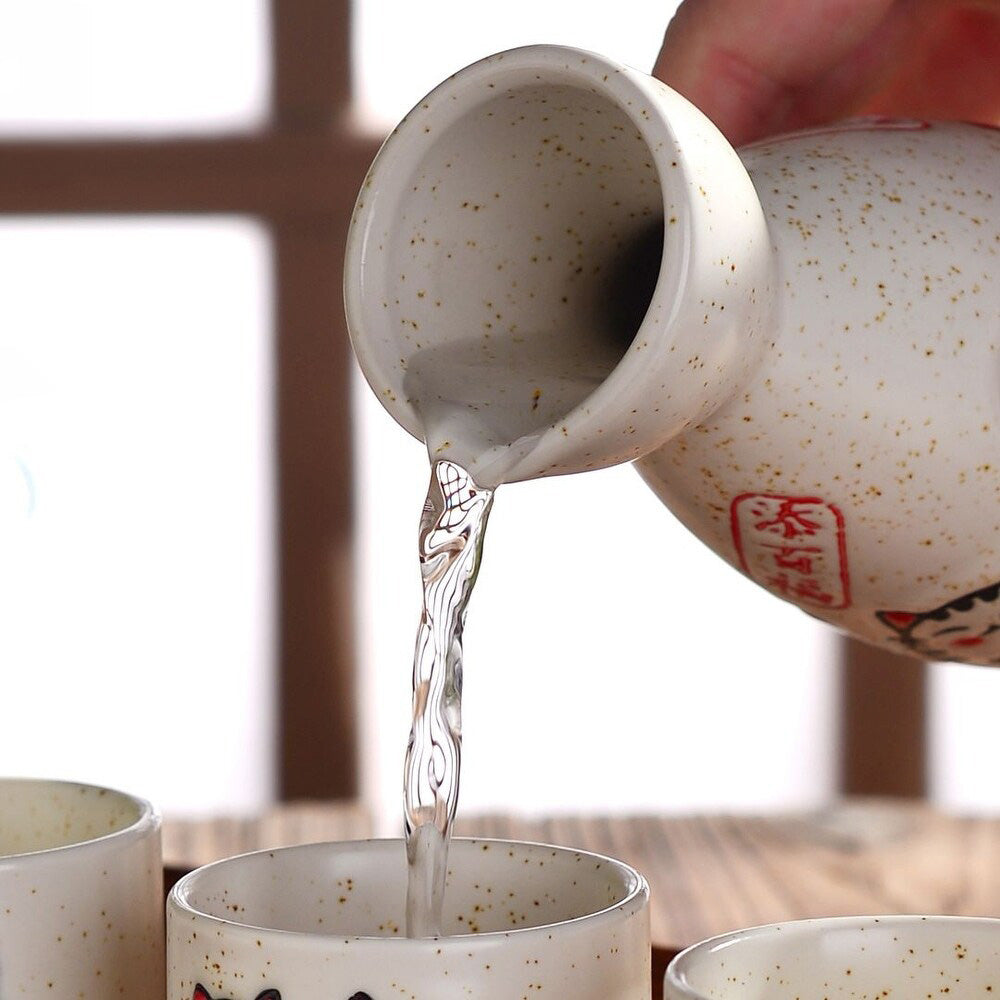 Fuku – Japanese Sake Set with Hand-Painted Motifs, Traditional Ceramic Bottle & Cups