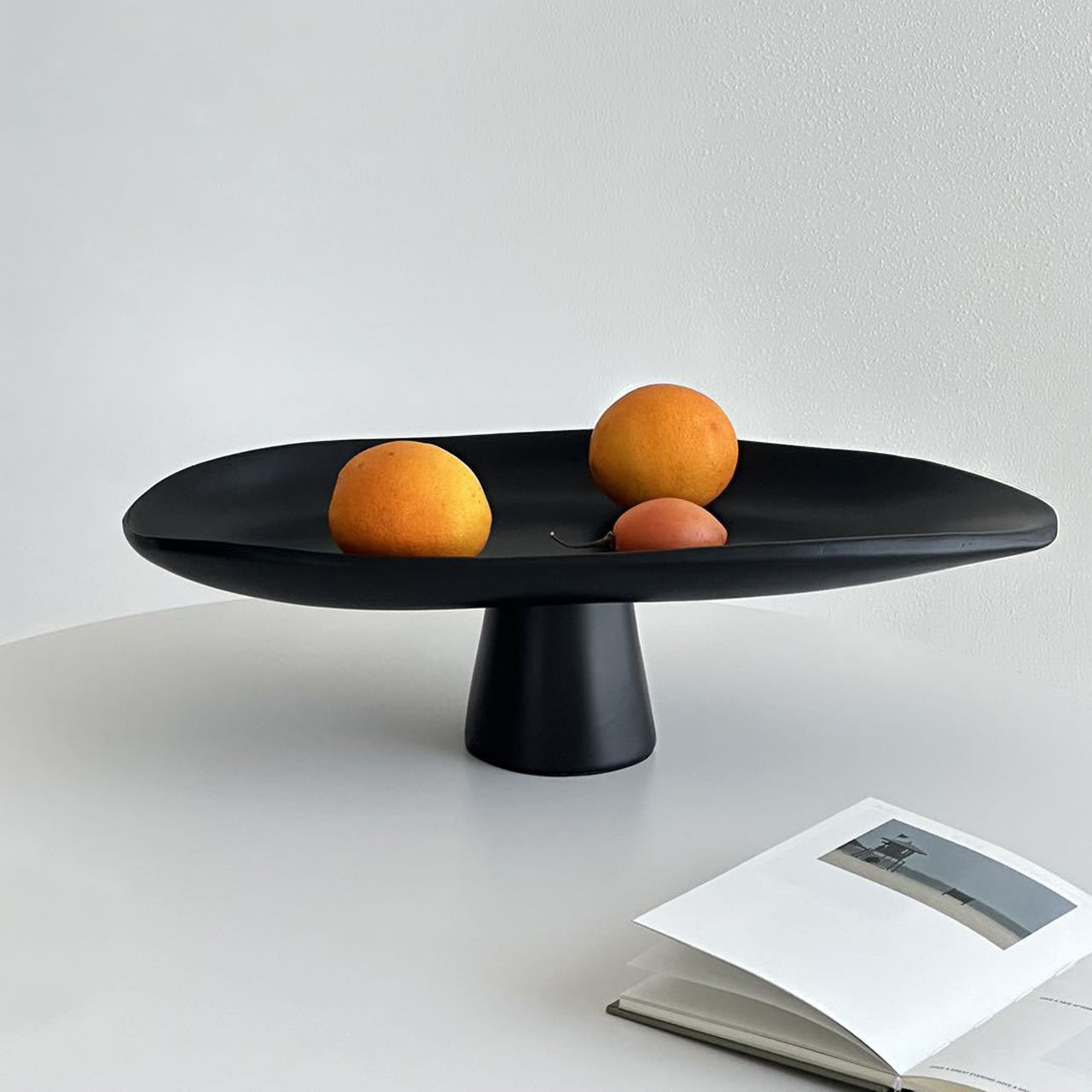 Kuroba – Japanese Decorative Pedestal Tray, Resin Fruit Bowl Decor