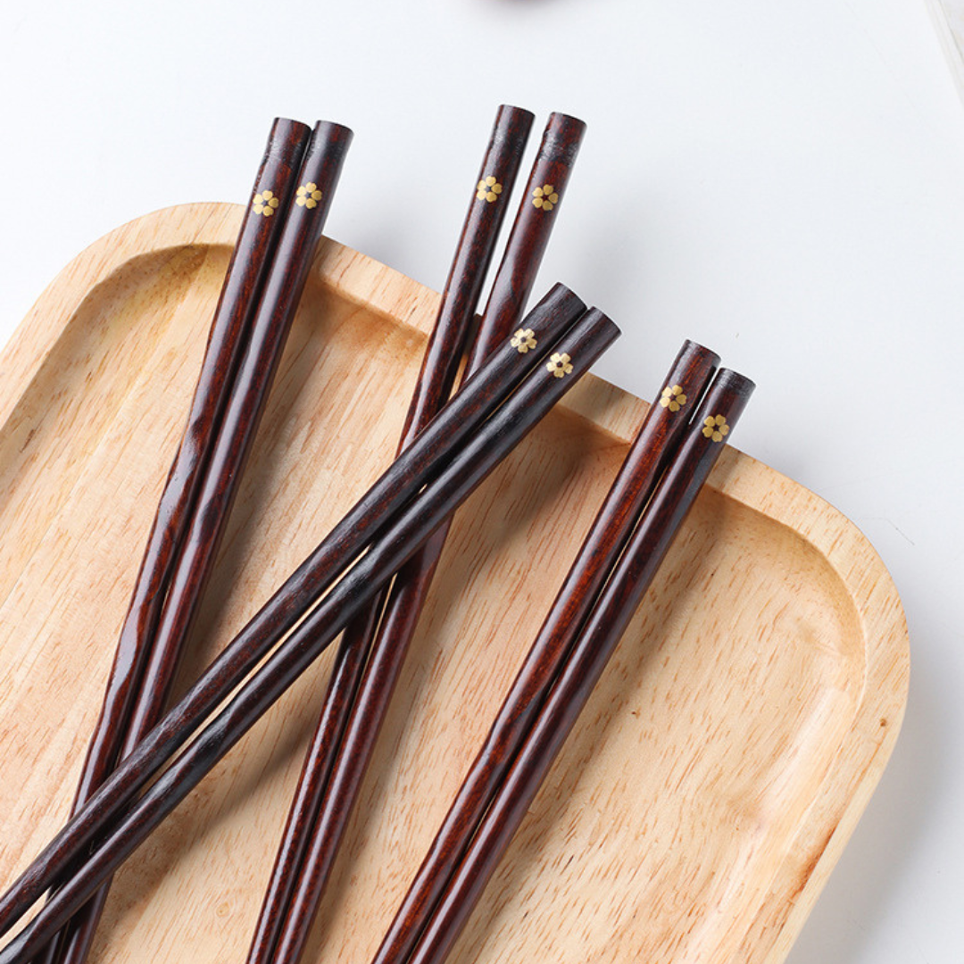Hanami – Traditional Japanese Wooden Chopsticks, Golden Sakura Design
