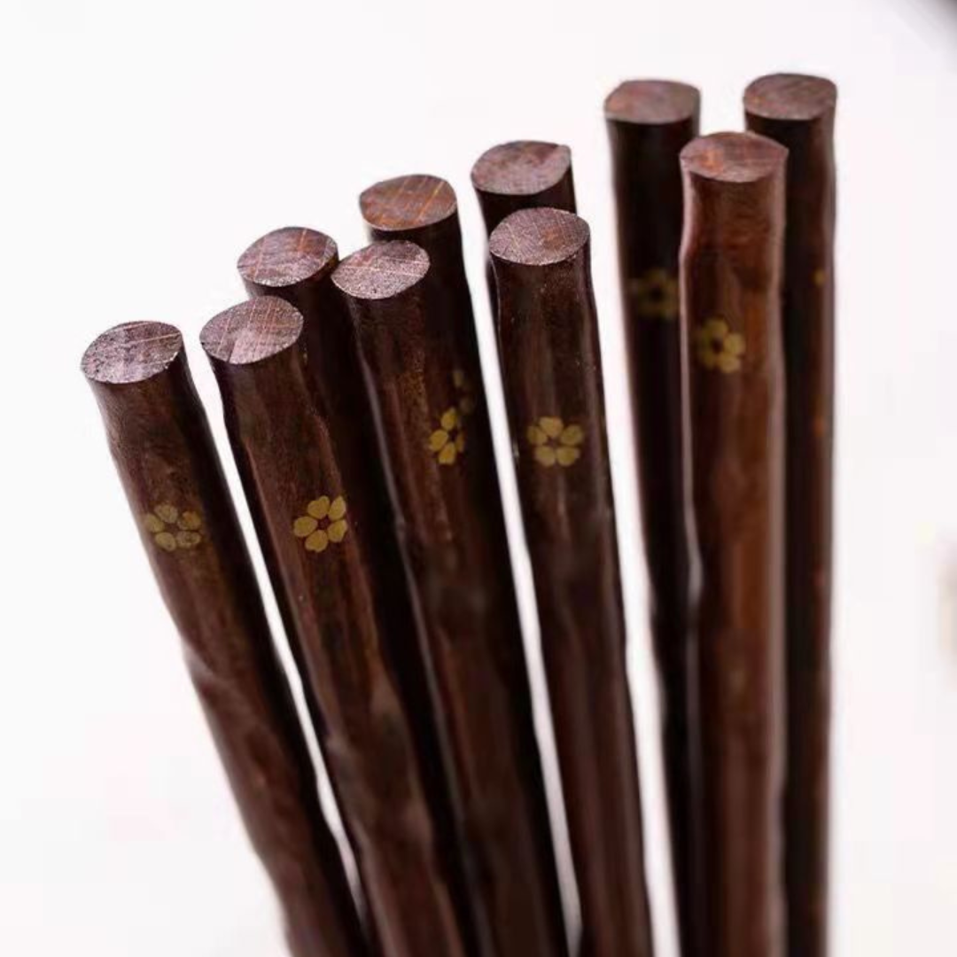 Hanami – Traditional Japanese Wooden Chopsticks, Golden Sakura Design