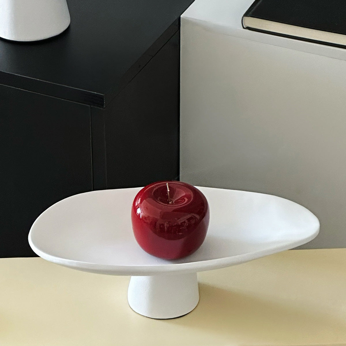 Kuroba – Japanese Decorative Pedestal Tray, Resin Fruit Bowl Decor