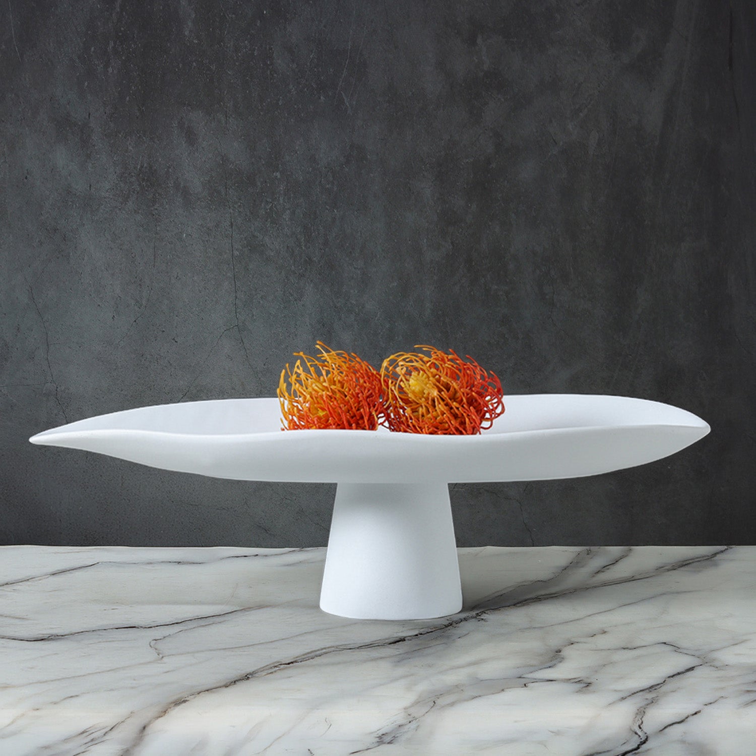 Kuroba – Japanese Decorative Pedestal Tray, Resin Fruit Bowl Decor